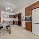2 Bedroom Apartment With Balcony In St Julians, Paceville, Apt 5 By Vaganza Apartamento San Julián
