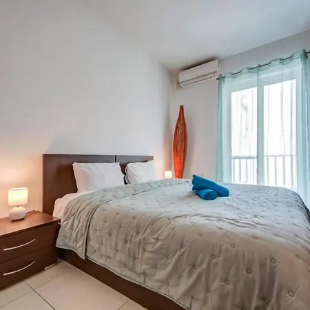 Apartment 2 Bedroom With Balcony In St Julians, Paceville, 5 By Vaganza *