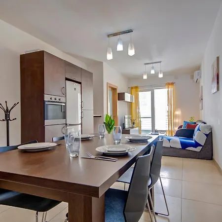 2 Bedroom With Balcony In St Julians, Paceville, 5 By Vaganza San Ġiljan