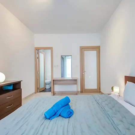2 Bedroom With Balcony In St Julians, Paceville, 5 By Vaganza * Saint Julian's