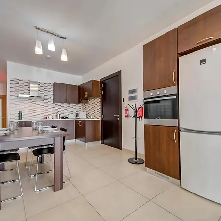 2 Bedroom With Balcony In St Julians, Paceville, 5 By Vaganza Apartman San Ġiljan