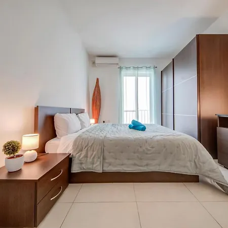 2 Bedroom With Balcony In St Julians, Paceville, 5 By Vaganza
