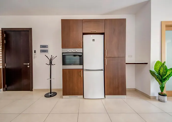 Modern 2br With Balconies In St Julians, Paceville - 5 By Vaganza *
