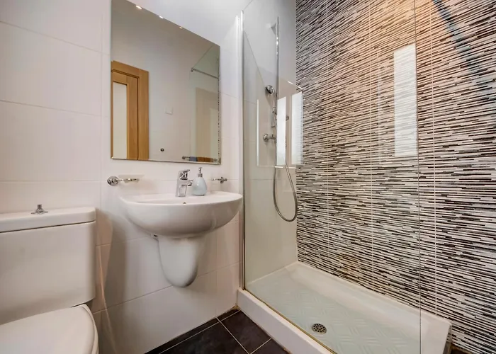 Modern 2br With Balconies In St Julians, Paceville - 5 By Vaganza *