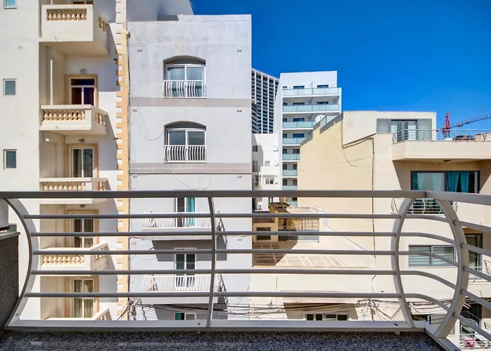 Modern 2br With Balconies In St Julians, Paceville - 5 By Vaganza St. Julian's